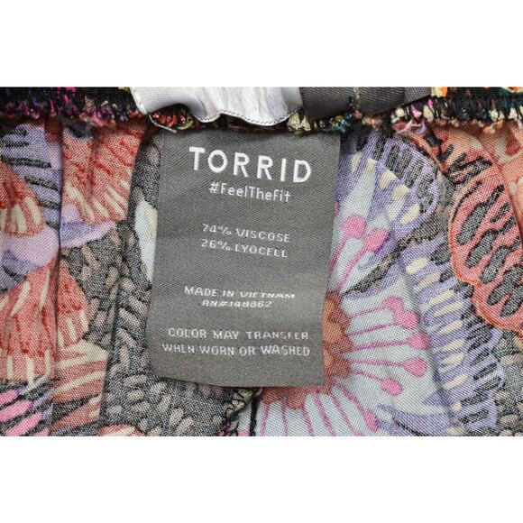 Torrid Women's Plus Size 2 Floral Pull On Shorts Inseam 4 in Unique Pattern - Picture 8 of 8